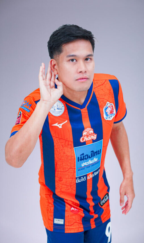 Port FC player in orange kit